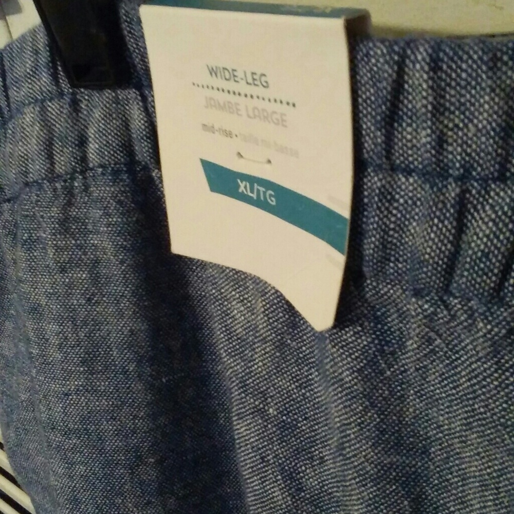 *NWT Old Navy Chambray blue mid rise wide leg pant